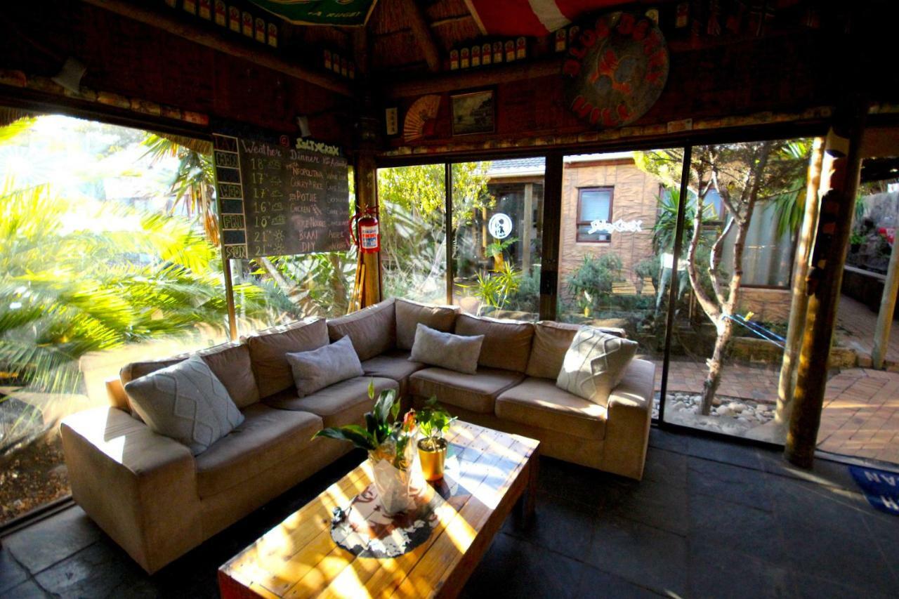 Saltycrax Backpackers And Surf Hostel By Curiocity Bloubergstrand Buitenkant foto