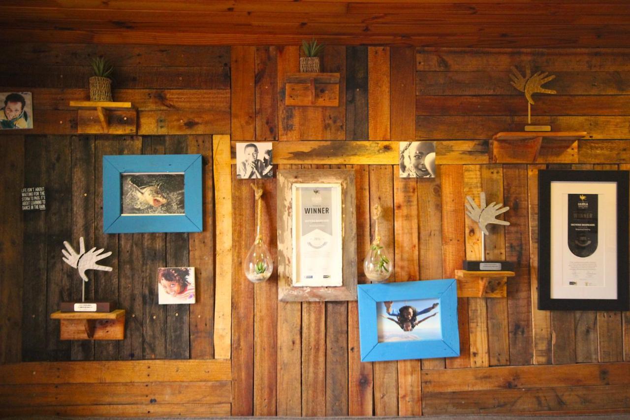 Saltycrax Backpackers And Surf Hostel By Curiocity Bloubergstrand Buitenkant foto