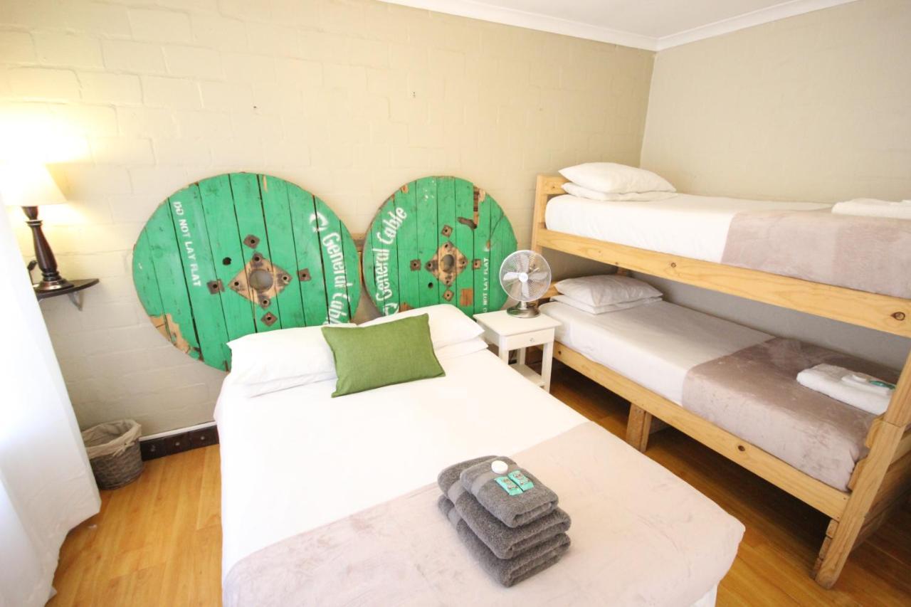 Saltycrax Backpackers And Surf Hostel By Curiocity Bloubergstrand Buitenkant foto