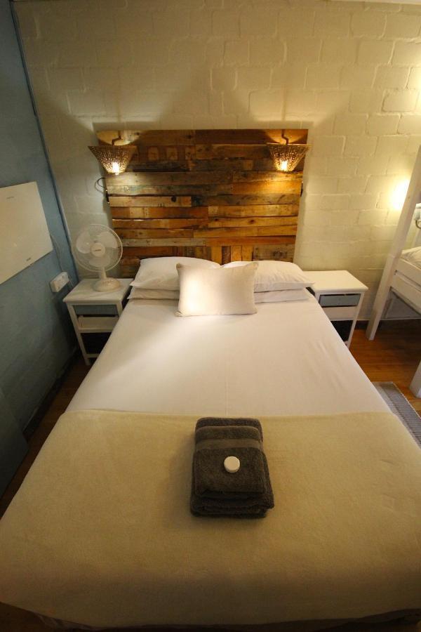 Saltycrax Backpackers And Surf Hostel By Curiocity Bloubergstrand Buitenkant foto