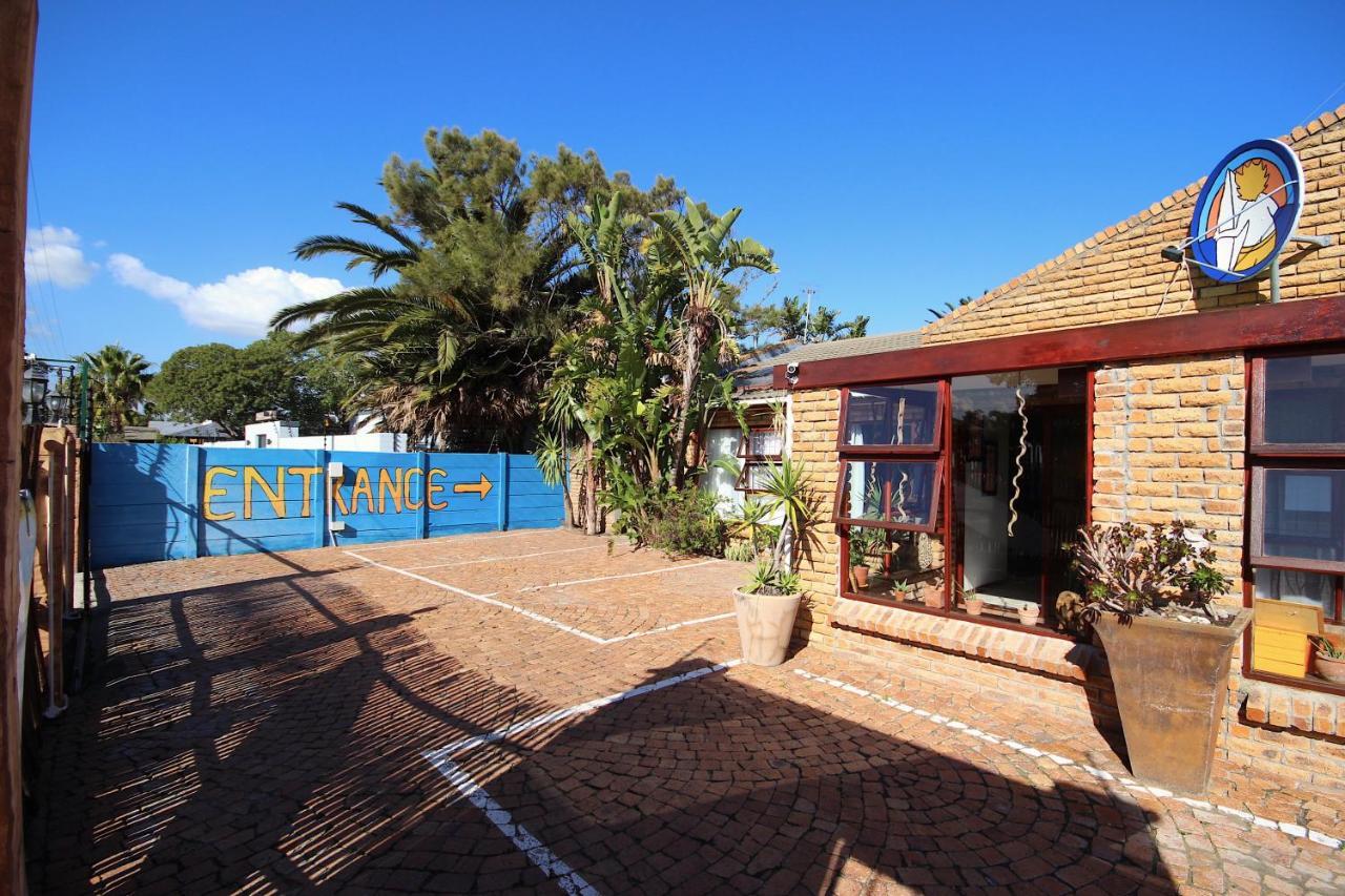 Saltycrax Backpackers And Surf Hostel By Curiocity Bloubergstrand Buitenkant foto