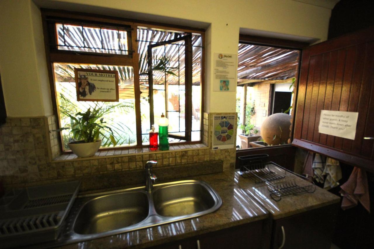 Saltycrax Backpackers And Surf Hostel By Curiocity Bloubergstrand Buitenkant foto